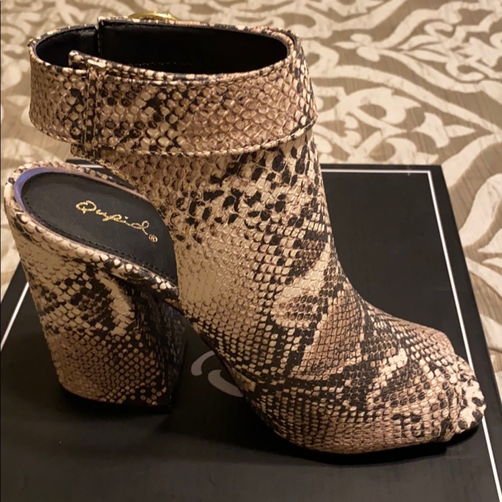 Shoes - Picture 6 of 7